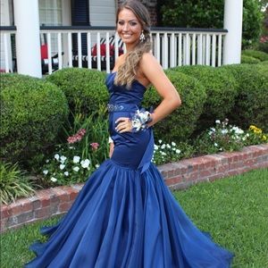 Sherri Hill navy blue dress size 6